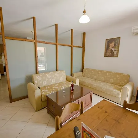 Appart hôtel Porto Marina 3*